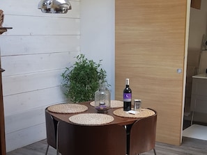 Cottage | Bếp riêng | Tủ lạnh, lò vi sóng, dụng cụ pha cà phê/trà, lò nướng bánh mì 