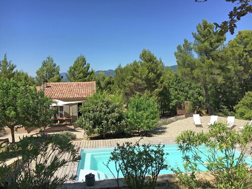 Charming Cottage With Pool and Beautiful Garden, 1 km From Faucon