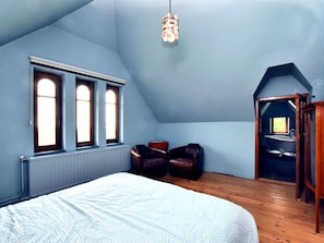 House | 8 bedrooms, individually furnished, bed sheets