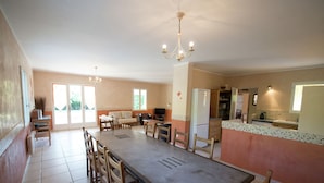 Dining - Spacious Holiday Home in Malaucene France With Private Pool (Malaucene)