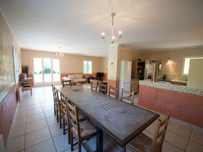 Dining - Spacious Holiday Home in Malaucene France With Private Pool (Malaucene)