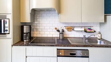 House | Private kitchen | Dishwasher, coffee/tea maker, highchair