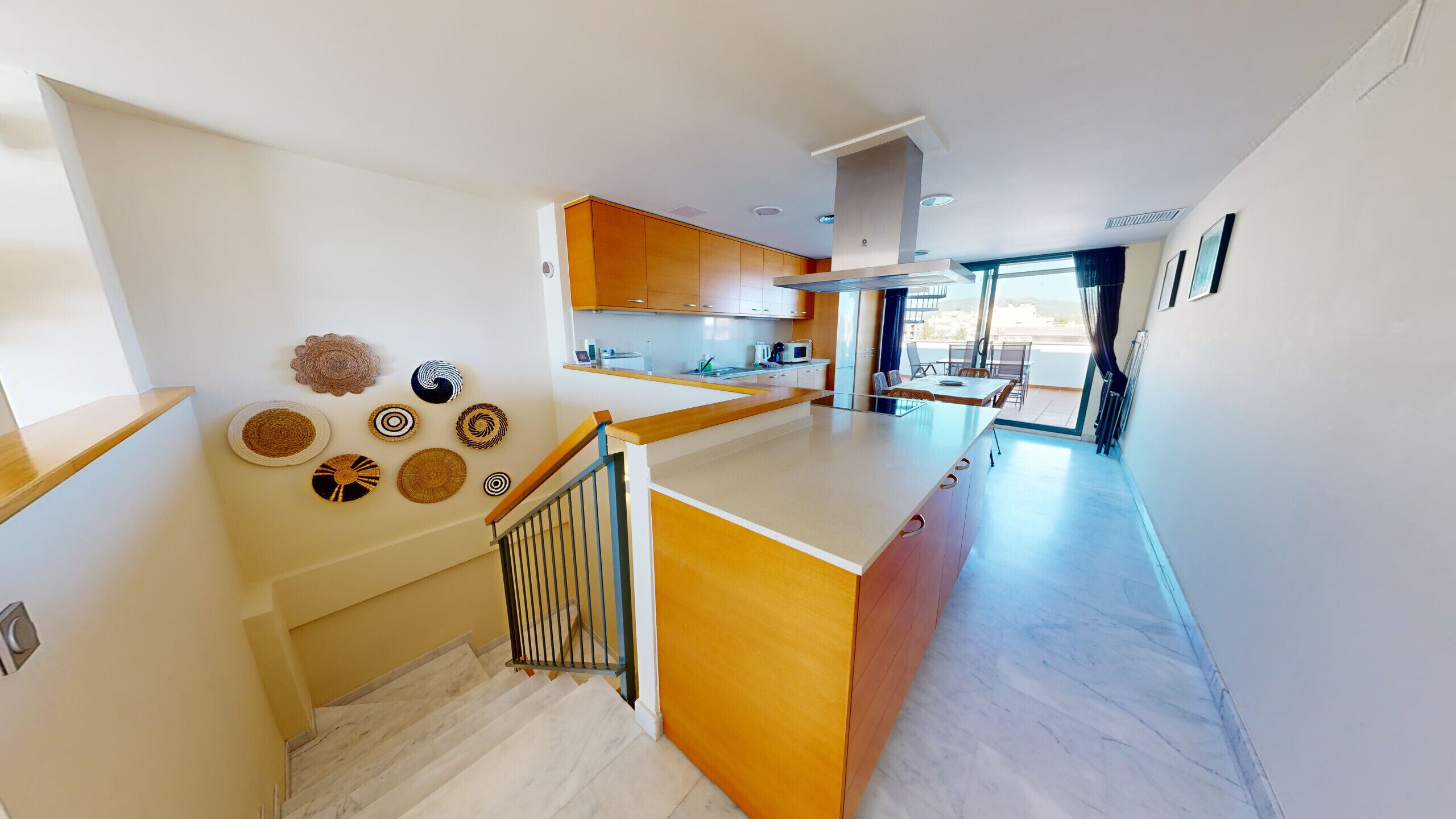 Frigorífico, microondas, horno y lavavajillas