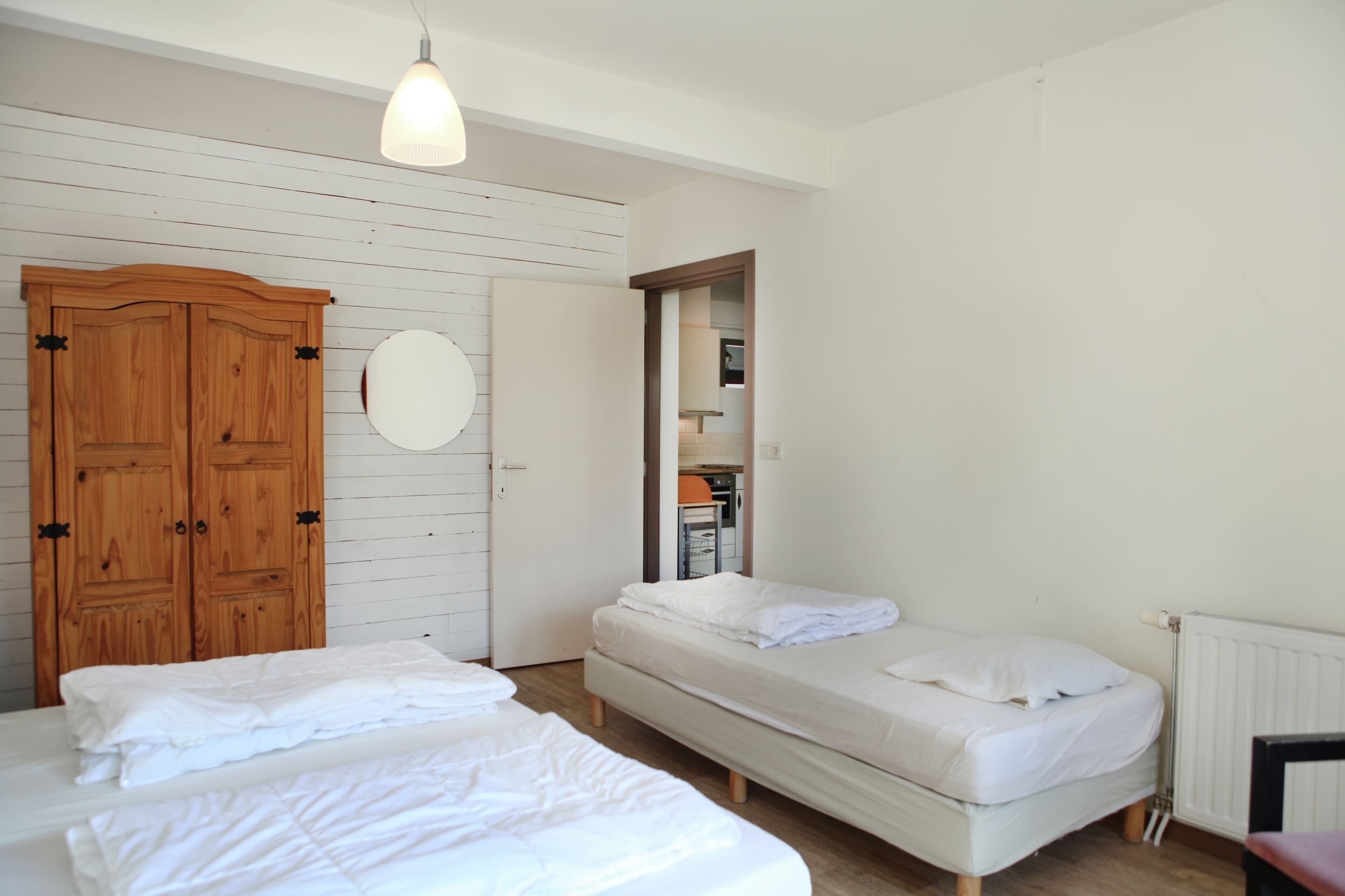 House | 5 bedrooms, individually furnished