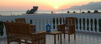 Villa in Makry Gialos Near Sandy Beach
