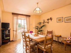 House | Dining
