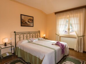 3 bedrooms, individually furnished, bed sheets - Farmhouse Umbria-tuscany With Pool (Citta della Pieve)