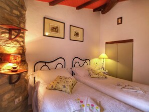 Maison | 2 chambres, ameublement personnalisé, fer et planche à repasser