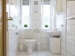Apartment | Bathroom | Shower, towels