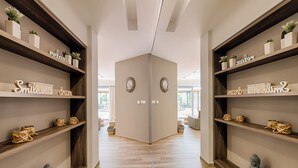 A hallway with wooden shelves, potted plants, and decorative items. - Nastazia Luxury Beach House (Ialisos)