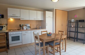 Cottage | Dining