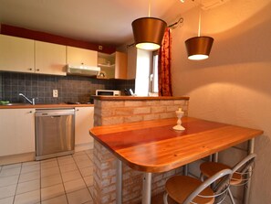 Cottage | Private kitchen | Highchair