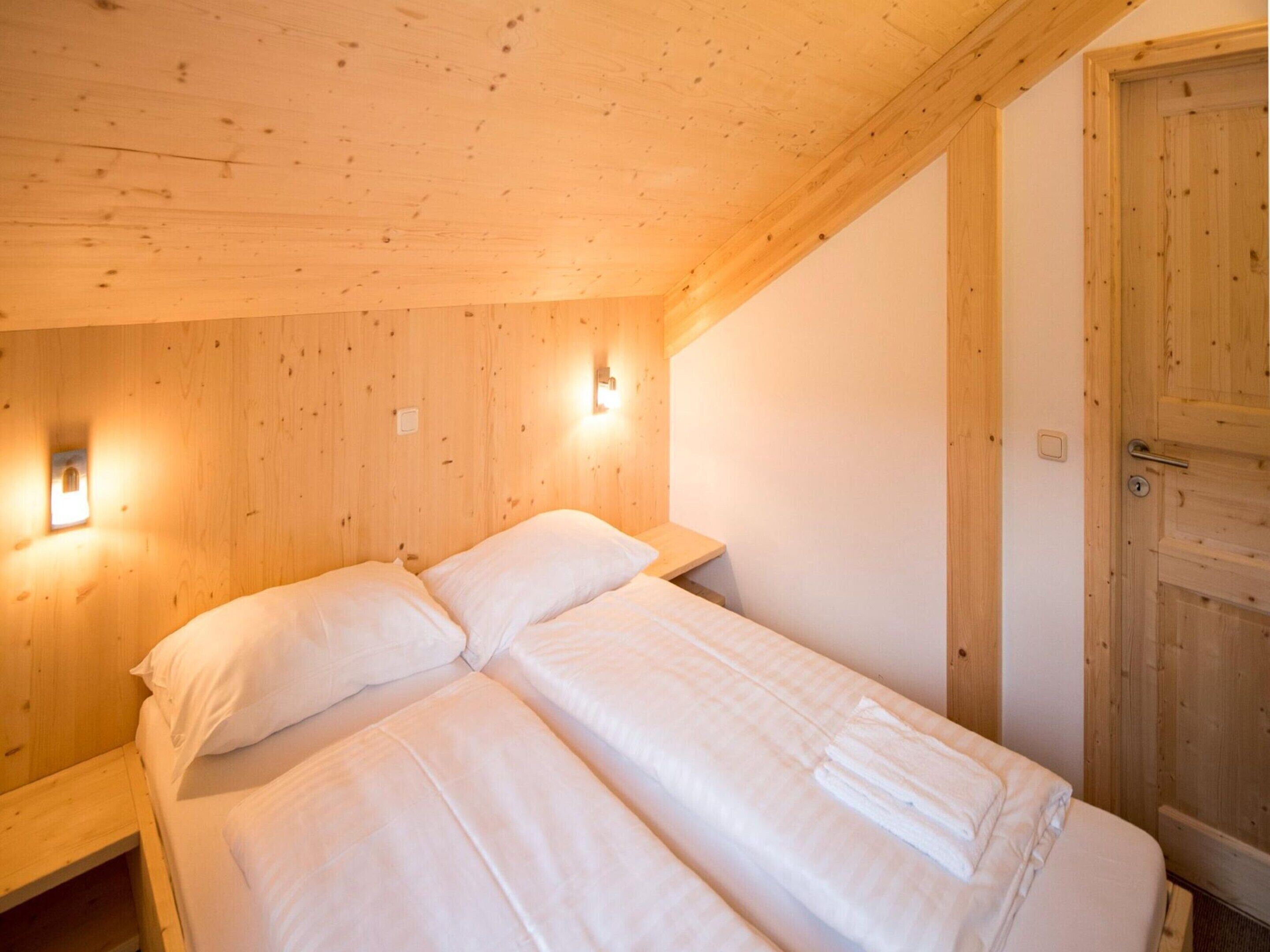 Chalet | 4 bedrooms, individually furnished