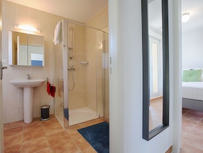 Bathtub - Beautiful Villa in Joyeuse With Private Pool (Joyeuse)