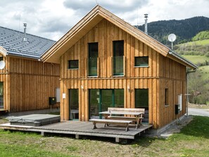 Chalet | Exterior - Inviting Chalet With Whirlpool (Sankt Georgen am Kreischberg)