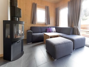Chalet | Living room - Inviting Chalet With Whirlpool (Sankt Georgen am Kreischberg)