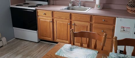 冰箱、微波炉、烤箱、炉灶