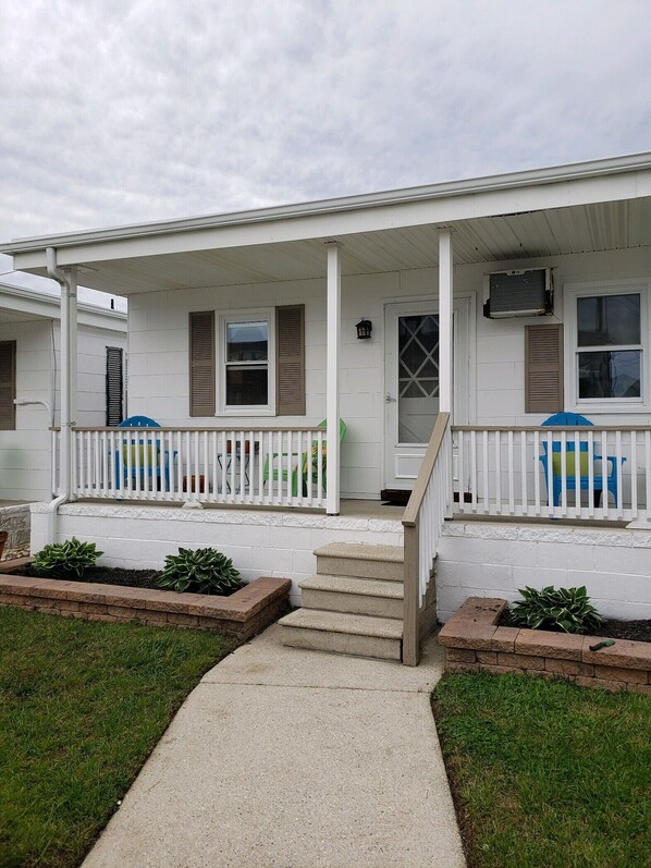 Exterior - Adorable Ocean side cottage (North Wildwood)