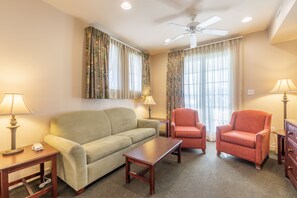 Departamento, 2 habitaciones | Área de sala de estar | Televisión de pantalla plana y reproductor de DVD 