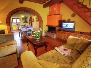 Living area - Tranquil Farmhouse in Bucine (Bucine)