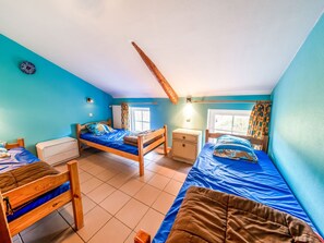 House | 6 bedrooms, individually furnished