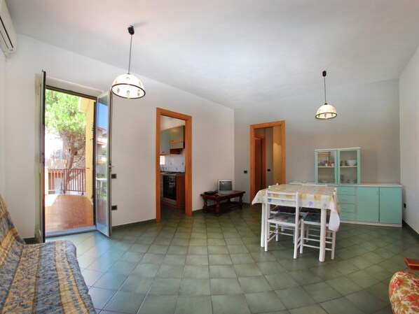 Apartment | Dining - Belvilla by OYO Comfortable Apartment With Pool (Cerignola)