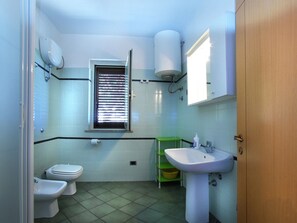 Apartment | Bathroom - Belvilla by OYO Comfortable Apartment With Pool (Cerignola)