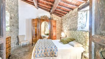 House | 1 bedroom, individually furnished, bed sheets