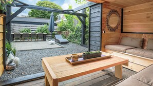 Balcony - Well Maintained Holiday Home in Old Dutch Haubarg Farmhouse near Egmond aan Zee (Egmond aan den Hoef)