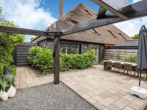 Exterior - Well Maintained Holiday Home in Old Dutch Haubarg Farmhouse near Egmond aan Zee (Egmond aan den Hoef)