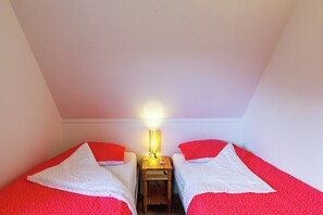 House | 3 bedrooms, individually furnished, bed sheets - Peaceful Holiday Home (Anjum)