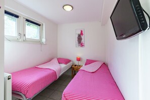 Nhà | 3 phòng ngủ, trang bị nội thất với thiết kế riêng biệt, bộ trải giường 