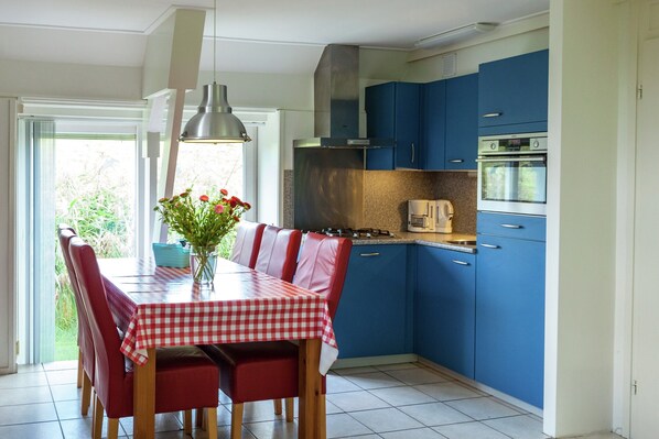 Maison | Cuisine privée | Four, lave-vaisselle, chaise haute