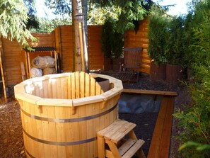 House | Outdoor spa tub