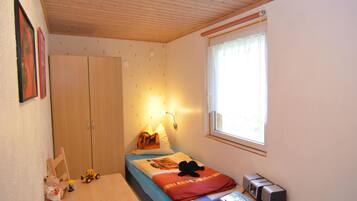 House | 3 bedrooms, individually furnished, bed sheets