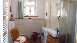 Shower, hair dryer, towels - Modern Holiday Home in Laucha Thuringia With Private Terrace (Hörsel)