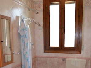 Bathroom - Modern Holiday Home in Lido di Volano Near Sea (Comacchio)