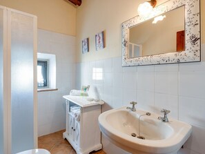 Shower, towels