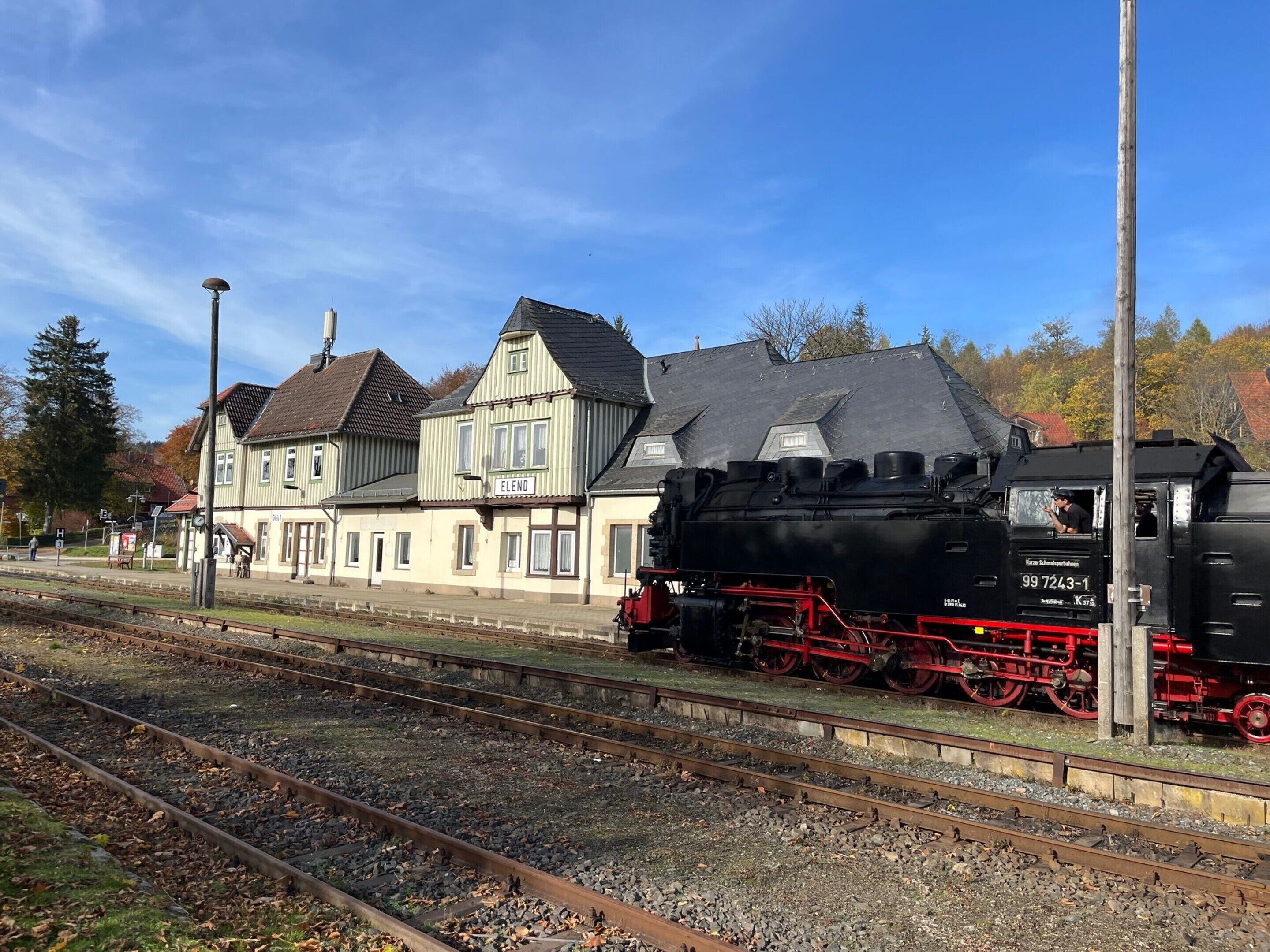 A train station with a historic building labeled "ELEND" and a black steam locomotive.