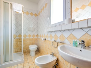 Shower, towels