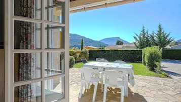 Villa | Garden