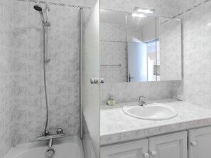 Villa | Bathroom - Charming Villa in Castellane (Castellane)