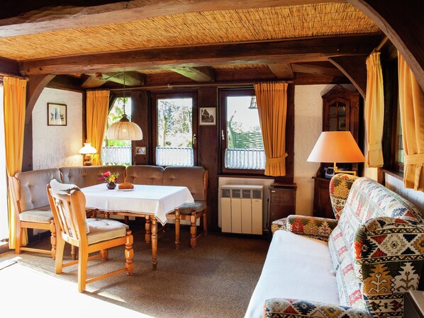 House | Living room - Heritage Holiday Home in Wienhausen near River (Wienhausen)