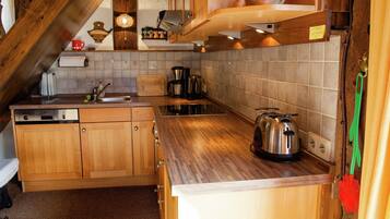 Rumah | Dapur pribadi | Kompor, mesin pencuci piring, dan kursi makan untuk bayi