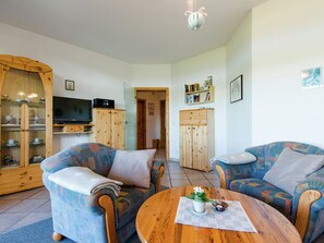 House | Living room | DVD player, MP3 dock - Spacious Holiday Home near River in Beckedorf (Südheide)
