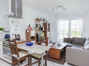 Dining - Blissful Apartment With Terrace, Barbecue, Garden Furniture (Morbach)