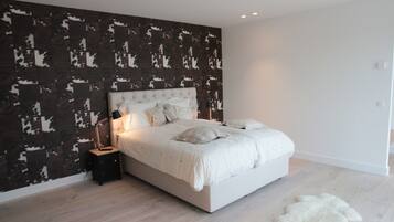 6 bedrooms, individually furnished