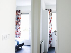 10 Schlafzimmer, Babybetten, individuell eingerichtet, Bettwäsche