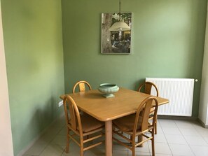 Dining - Pretty Holiday Home With Terrace, Garden, Barbecue, Veranda (Grezels)