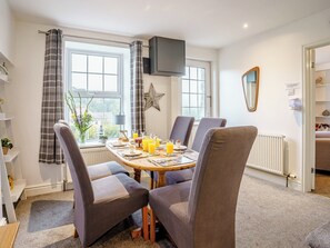 Dining - 3 bedroom accommodation in New Quay (New Quay)